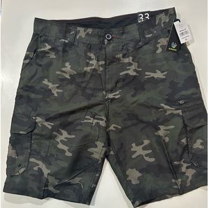 Burnside Men’s Camouflage Board Board Shorts. Size W33 New With Tags.